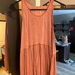 Staccato pink flowy tank with zipper back!